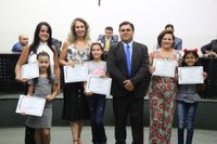 Ganhadoras de concurso de desenho e redação são homenageadas 