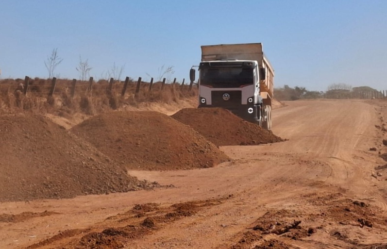 Indicação pede cascalhamento urgente em estradas do Assentamento Santa Olga