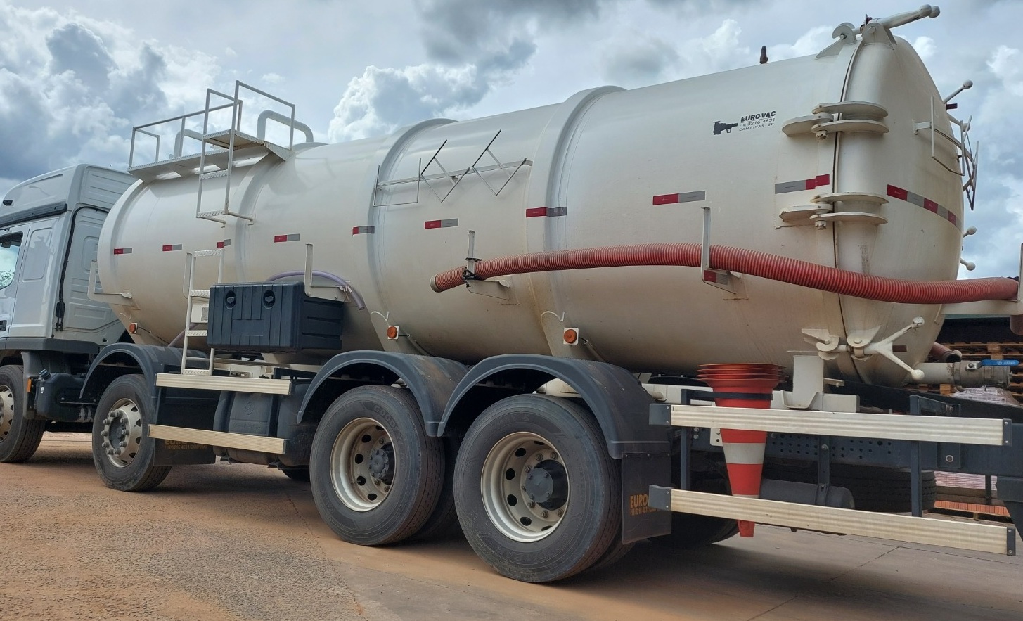 Indicação solicita caminhão limpa-fossa para atender Nova Casa Verde