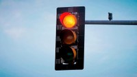 Indicações sugerem implantação de semáforo e adequação de rampas de acesso em escola