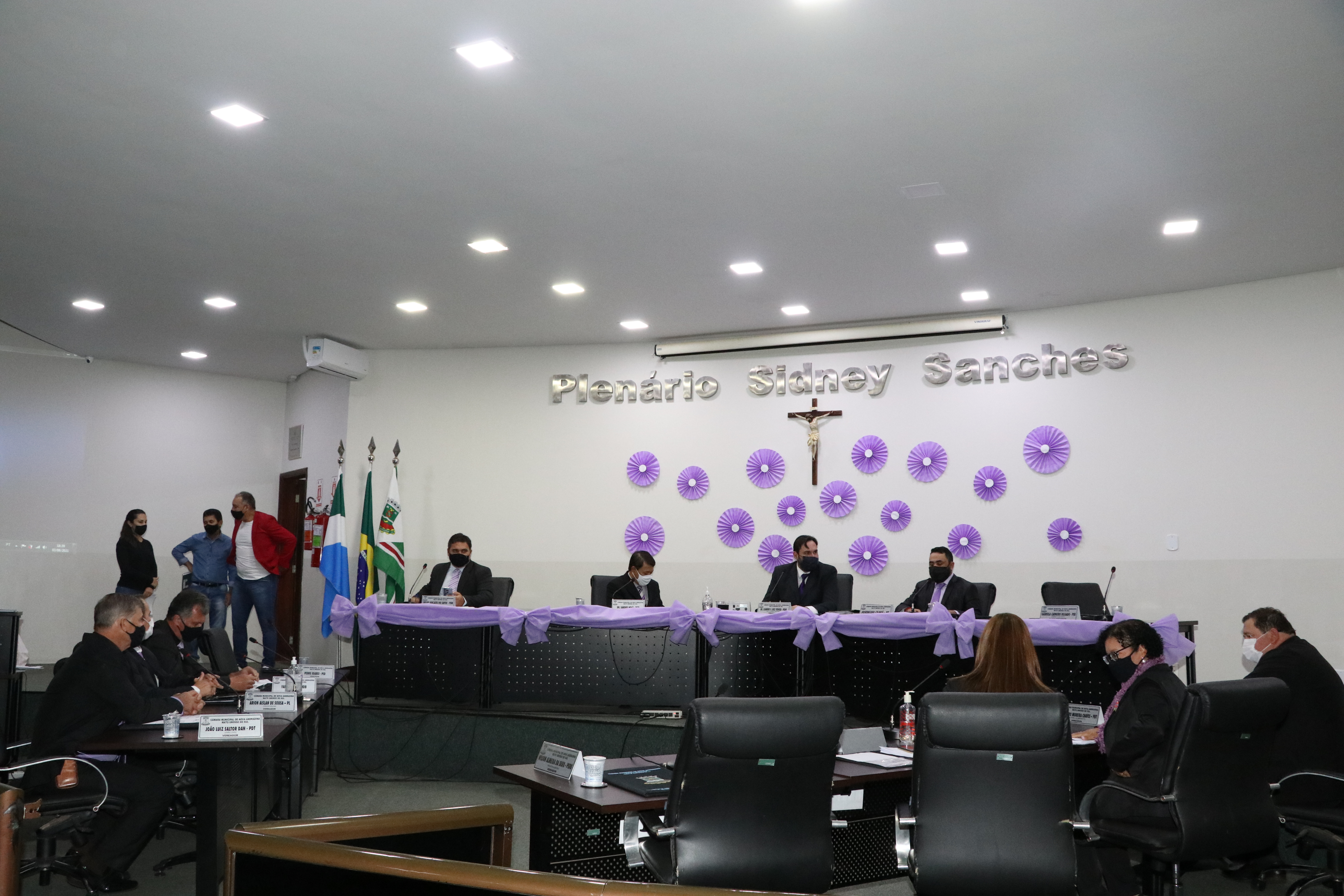 Indicações sugerem melhorias em pavimentação, pintura e novas calçadas 