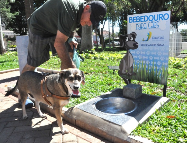 Instalação de bebedouros busca transformar praças em espaços mais acolhedores e funcionais