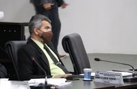 Instalação de esgoto danifica asfalto em ruas e gera requerimento 