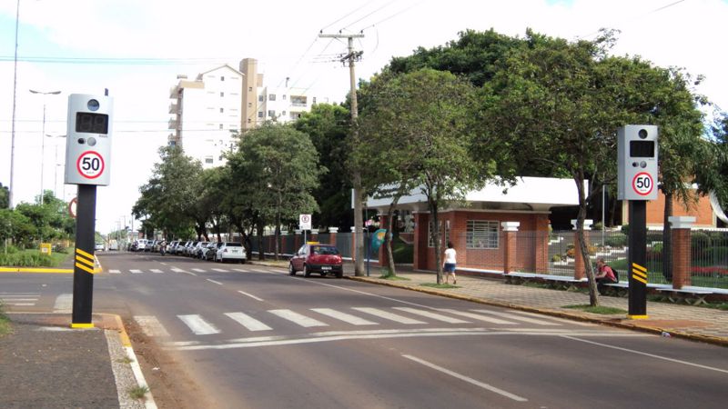 Instalação de semáforo e lombada eletrônica pautam indicações de Ricardo Lima