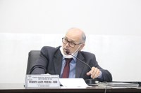 Instalação de semáforos e melhora na iluminação pública motivam indicações