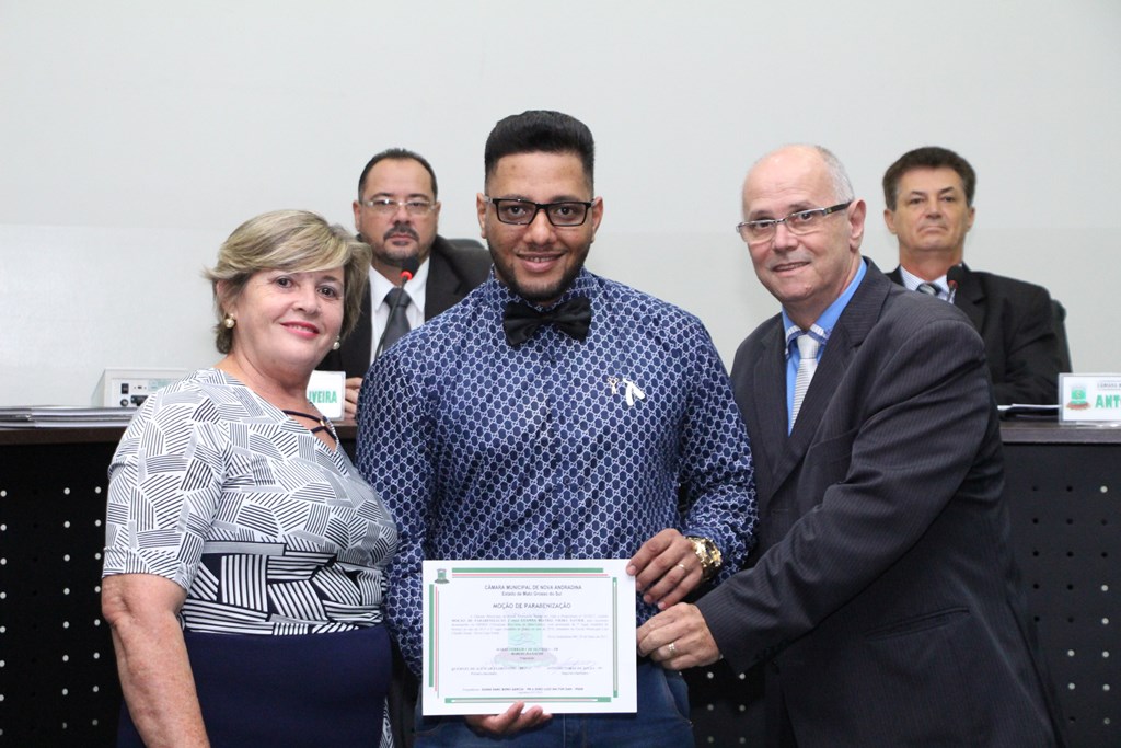 Integrante do Best Barber Brasil, Cleriston Maciel recebe parabenização na Câmara