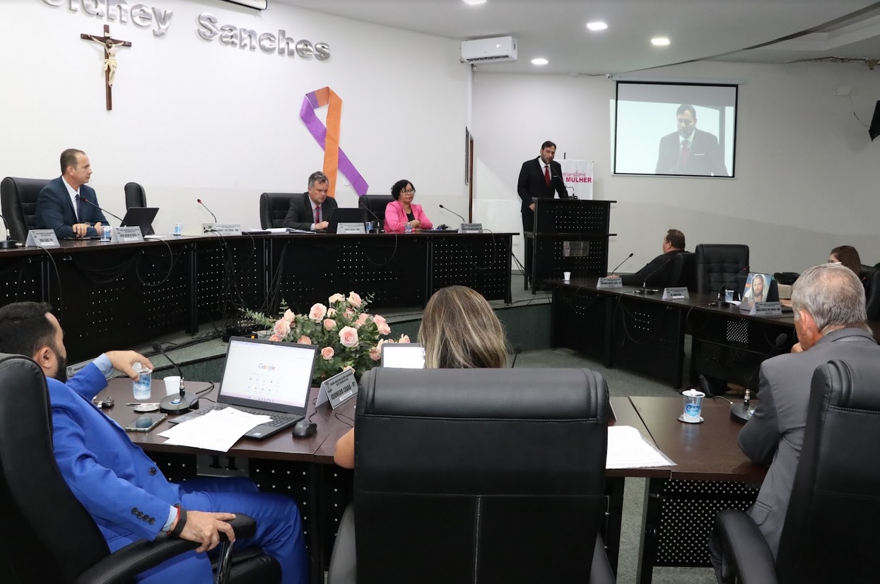 Investimentos em praças e nova quadra de Society buscam oferecer opções de lazer