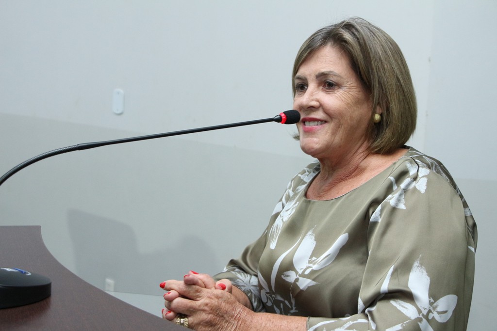 Joana cobra serviços de arborização em Nova Andradina e Casa Verde