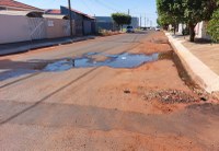 Legislativo pede providências para resolver problema de água parada em via pública