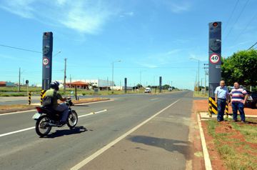 Lombadas eletrônicas são instaladas em Nova Andradina 