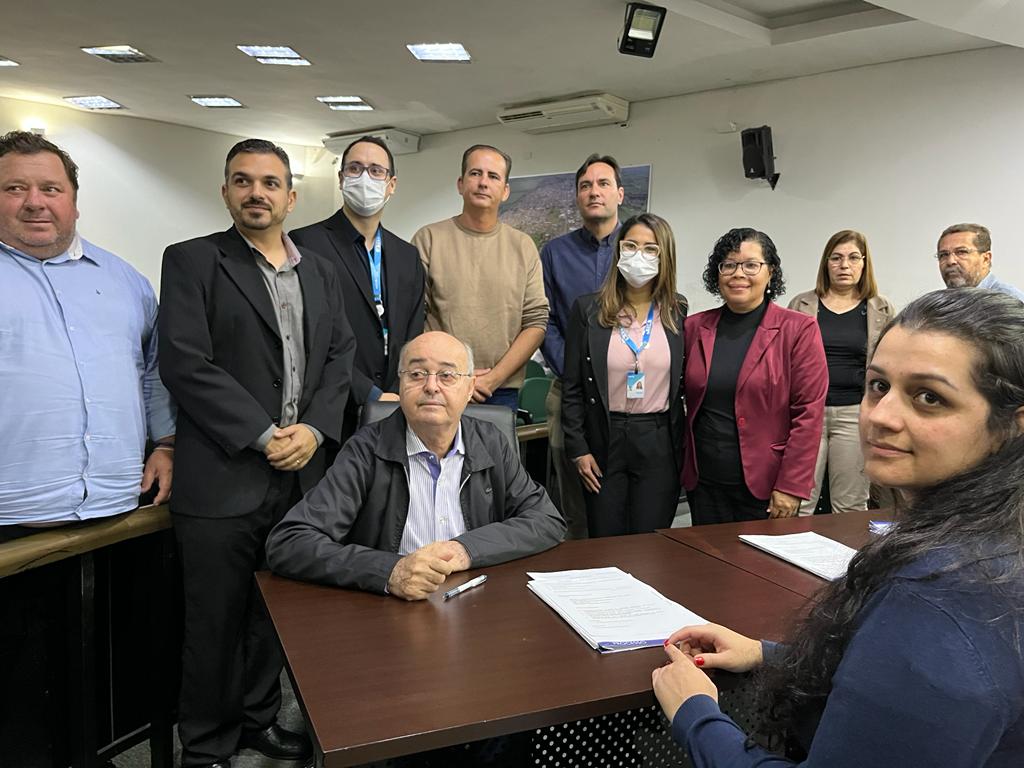 Mais 70 mutuários do Residencial Walter Fernandes assinam contrato em cerimônia realizada na Câmara 