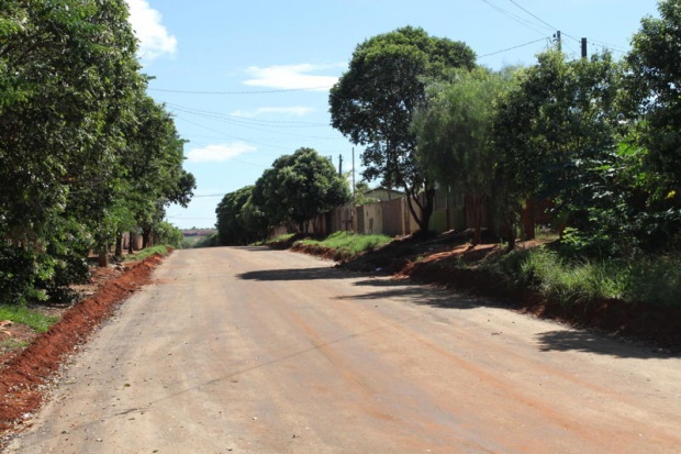 Nenão e Robertinho cobram cronograma de pavimentação de diversos bairros
