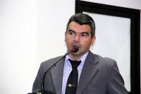 Quemuel reitera pedido de construção de anfiteatro em escola