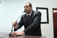 Marião cobra providências para a coleta de lixo na Vila Santo Antônio