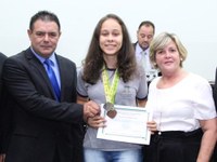 Medalhista da OBMEP, aluna de Nova Andradina é parabenizada na Câmara