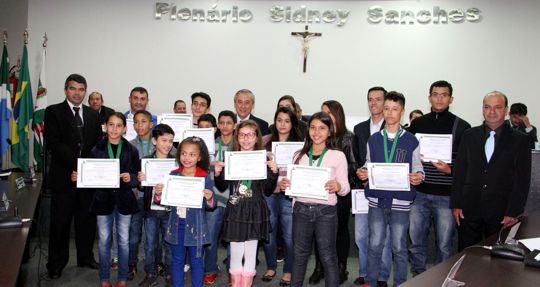 Medalhistas Karatecas nova andradinenses recebem moção de parabenização