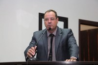 Melhorias em infraestrutura de bairros pauta indicações de Marião da Saúde