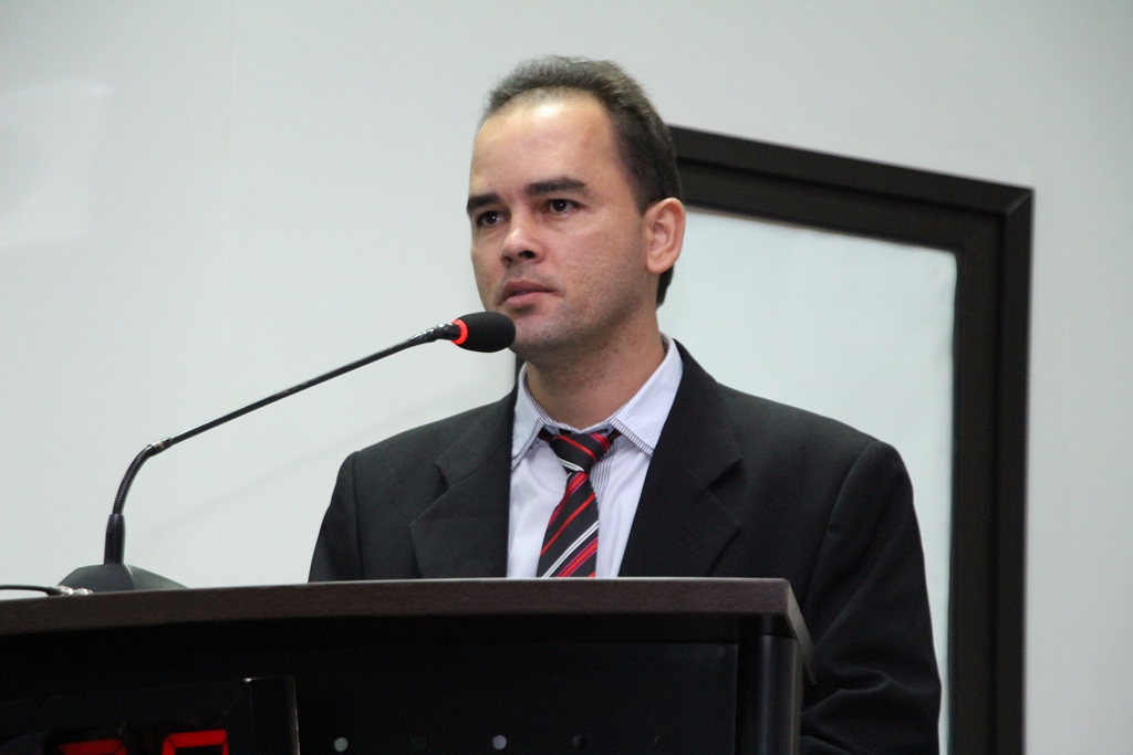 Melhorias na Escola Machado de Assis pauta indicação de Wilson Almeida