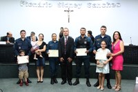 Militares são homenageados por salvar família mantida em cárcere privado 