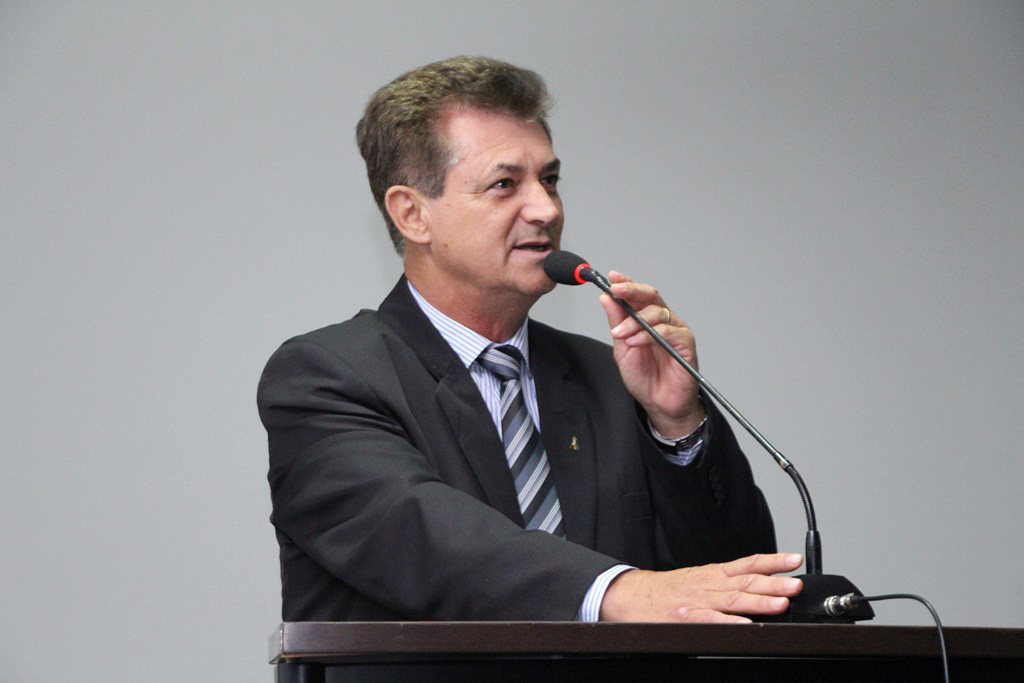 Moradores reivindicam galerias pluviais e pavimentação asfáltica