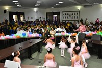 Música e teatro marcam sessão solene em homenagem ao Dia das Crianças