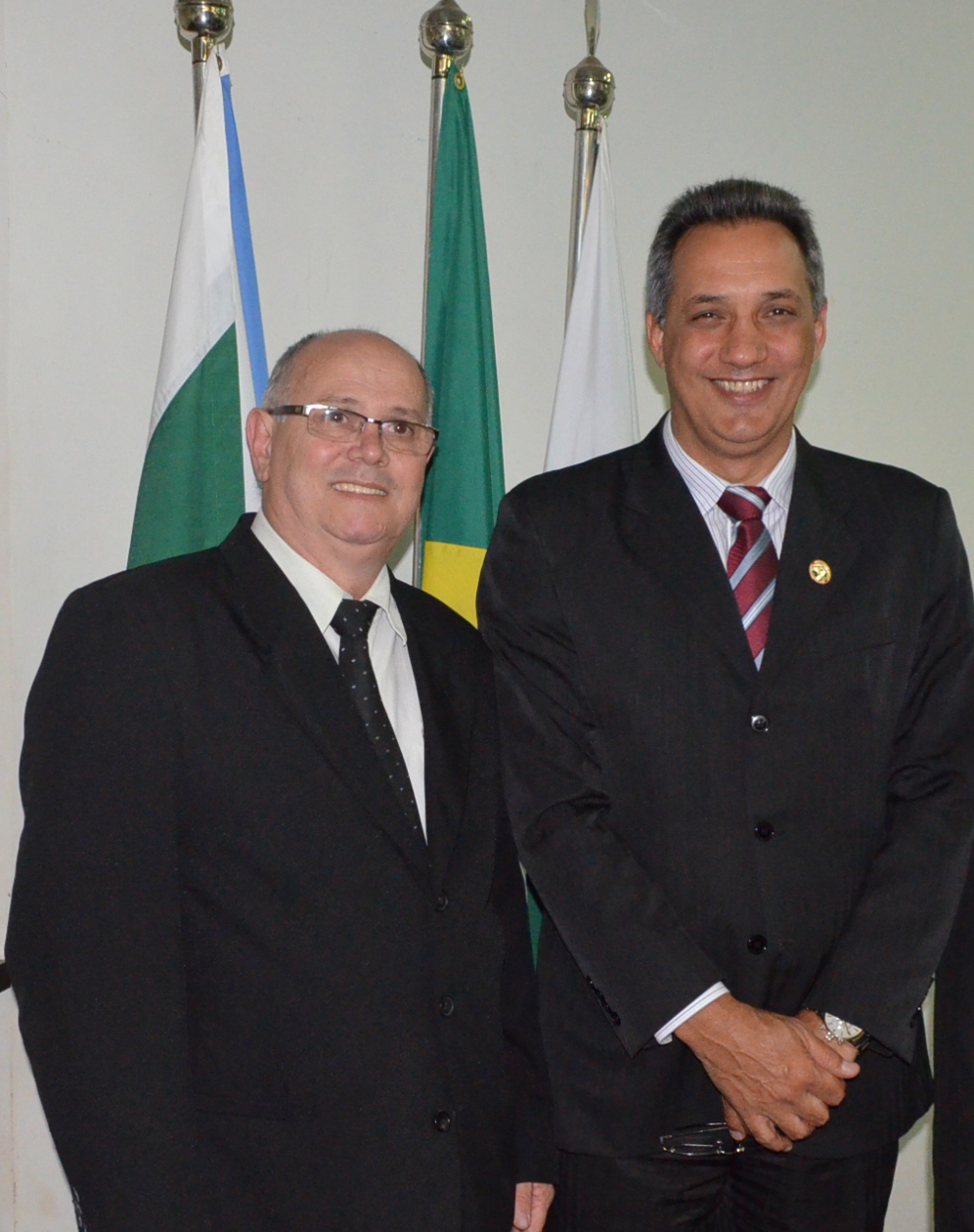 Nenão e Robertinho questionam suspensão do plantão odontológico no CEO