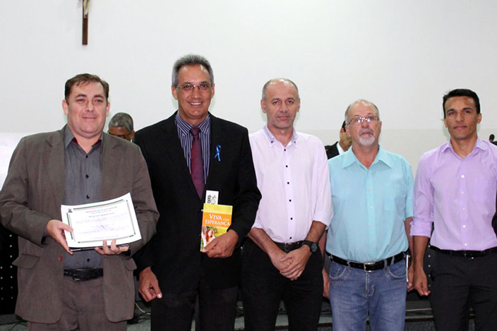 Nenão homenageia Igreja Adventista pelos 50 anos em Nova Andradina