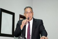 Nenão indica limpeza de terreno e aquisição de contêiner para guardar equipamentos 