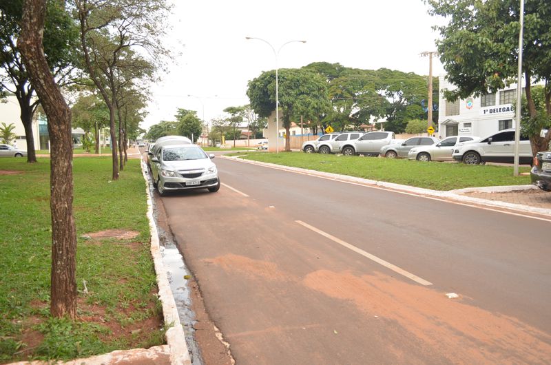 Nenão reivindica construção de calçadas