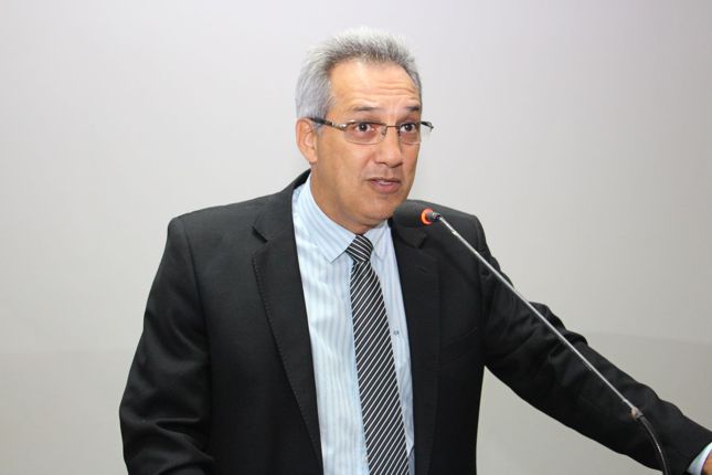 Nenão sugere implantação de sala de alfabetização de adultos no Santa Olga