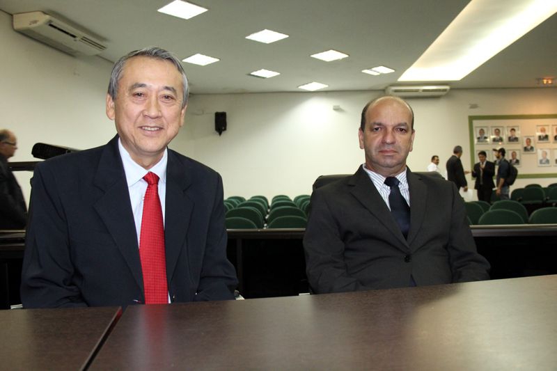 Valter e Valmirá pedem mais vagas de estacionamento para o Detran