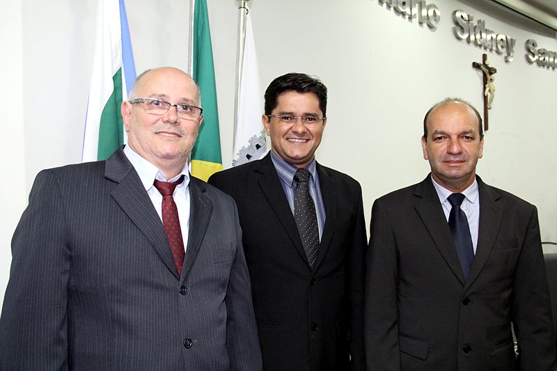 Vereadores pedem vistoria no parque da Praça Queneciano de Lima