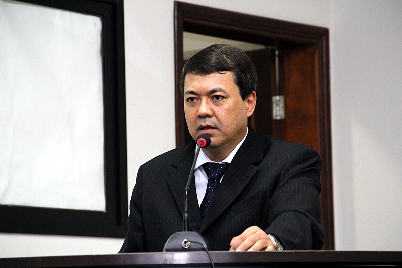 Dr. Sandro indica contratação de fonoaudiólogo para Rede Pública