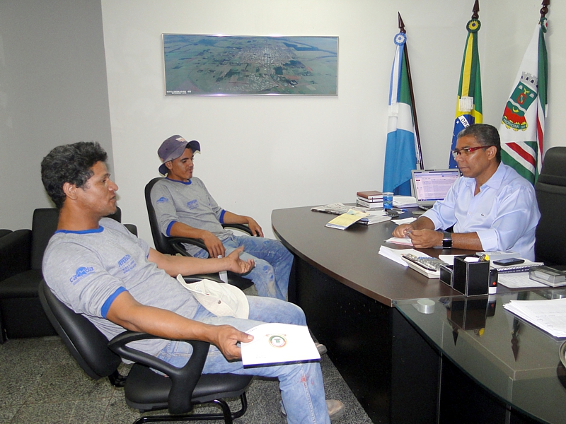 Cido Pantanal recebe moradores que reivindicam limpeza de terrenos e sinalização de ruas