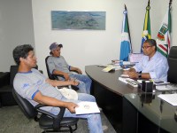 Cido Pantanal recebe moradores que reivindicam limpeza de terrenos e sinalização de ruas