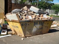 Contra endemias, caçamba terá furos para eliminar água em Nova Andradina