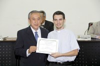 Padre Everton recebe homenagem durante sessão