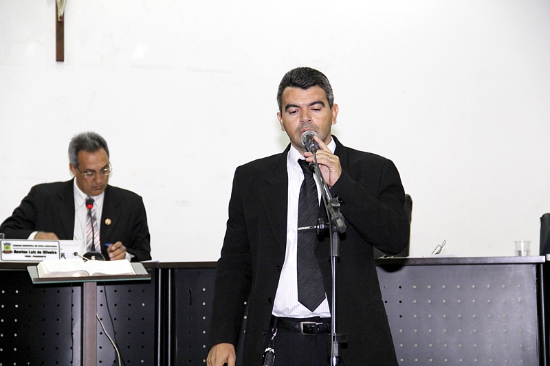 Quemuel solicita reformas em parque infantil