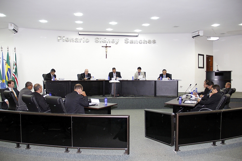 Vereadores fazem indicações para melhoria no local onde estão instalados retransmissores de TV