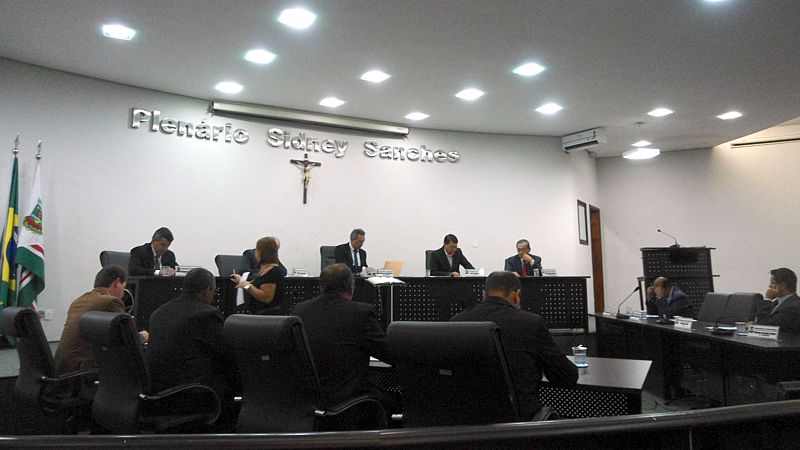 Vereadores aprovam projetos do Executivo em sessão extraordinária