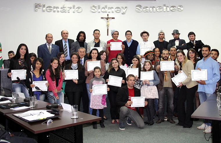 Artistas de Nova Andradina são homenageados na Câmara