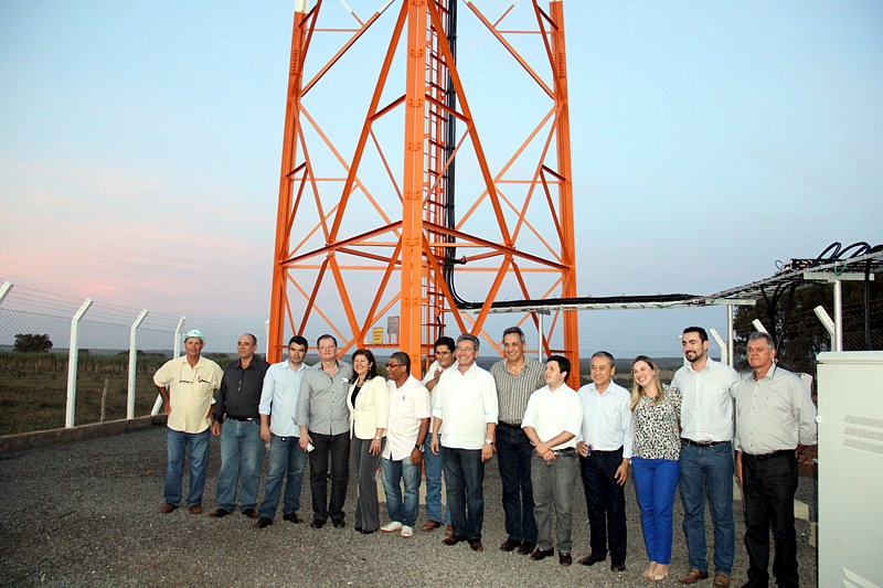 Vereadores participam da inauguração da torre de celular em Nova Casa Verde