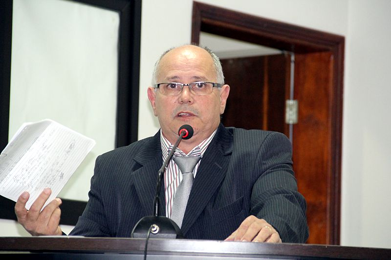 Robertinho pede urgência para restauração de canaletas