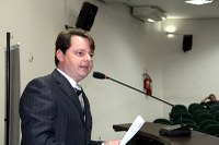 Adriano quer funcionamento do Velório Municipal