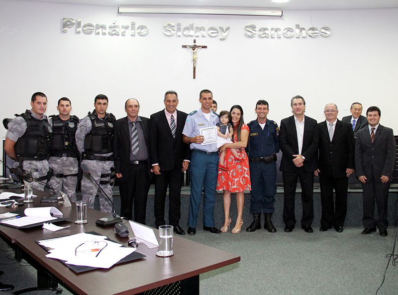 Câmara entrega Moção de Parabenização ao Tenente Nelson Tolotti, comandante da Força Tática
