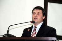 Vicente busca dados a respeito da violência sexual infantil em Nova Andradina