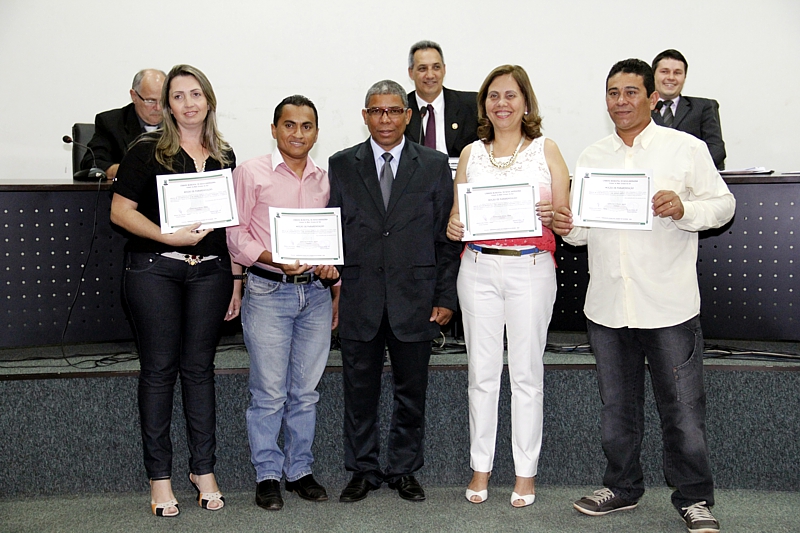 Cido Pantanal homenageia Escola Efantina de Quadros
