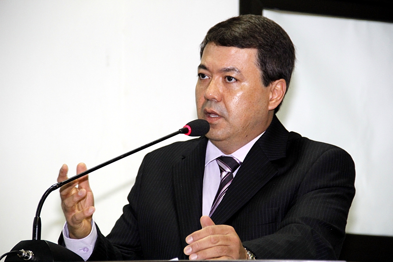 Dr. Sandro pede urgência na contratação de mais funcionários para equipe de nutrição da Semec