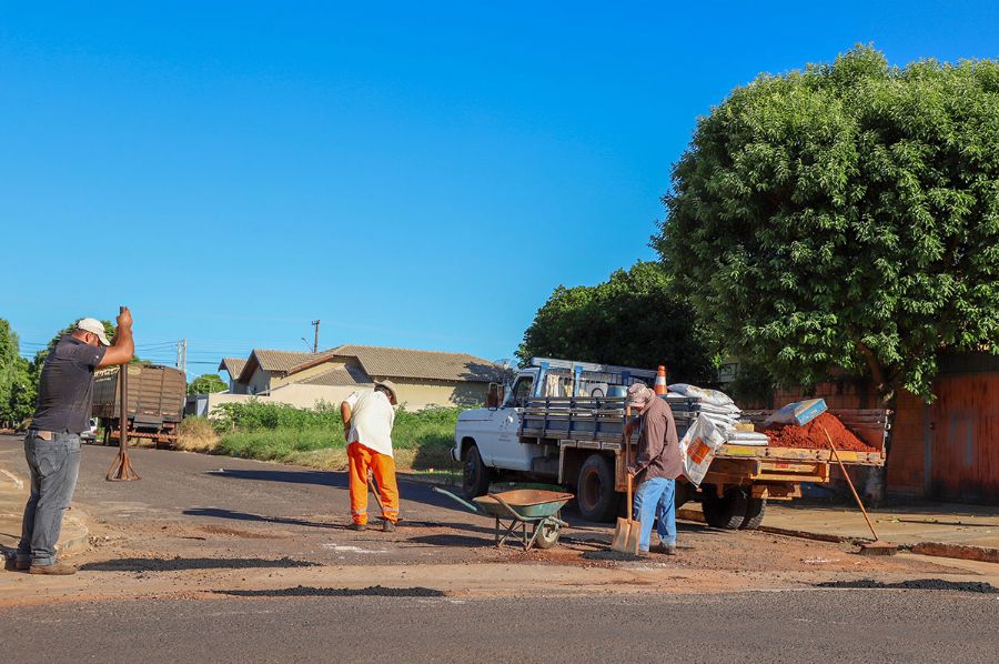Pedido de operação tapa-buraco em cruzamento no Jardim Universitário atende moradores