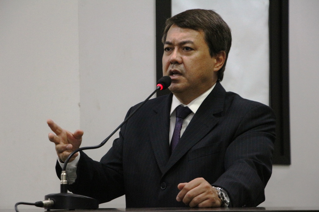 Pela 4ª vez, Dr. Sandro reitera indicação para que Prefeitura incentive uso de “calçadas ecológicas”